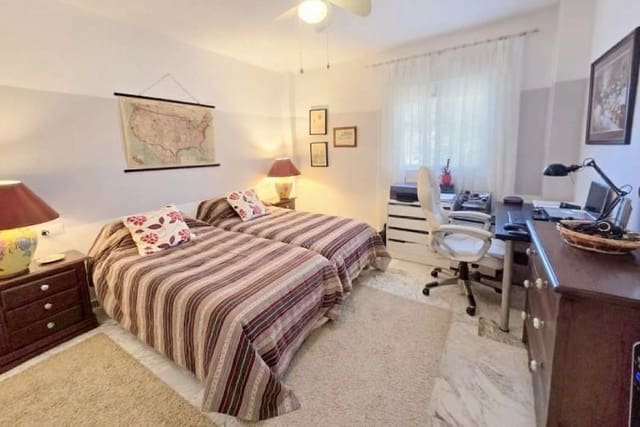 3 quarto Apartamento para venda em La Duquesa / Puerto de la Duquesa, Manilva com piscina garagem - 369 000 € (Ref: 9219035)