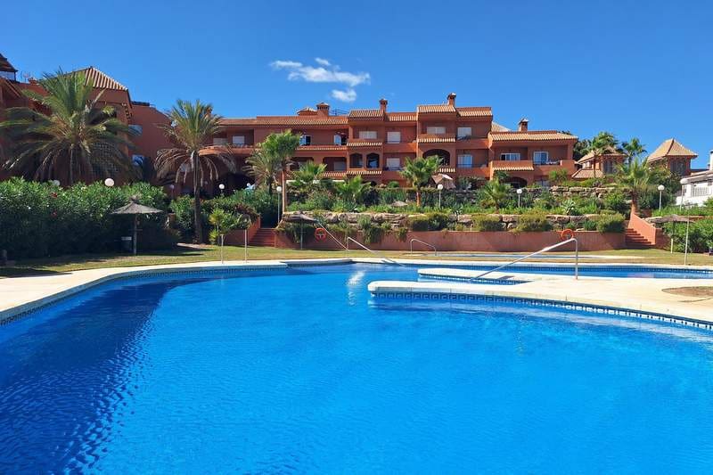 3 soveværelse Lejlighed til salg i La Duquesa / Puerto de la Duquesa med swimmingpool garage - € 369.000 (Ref: 9219035)