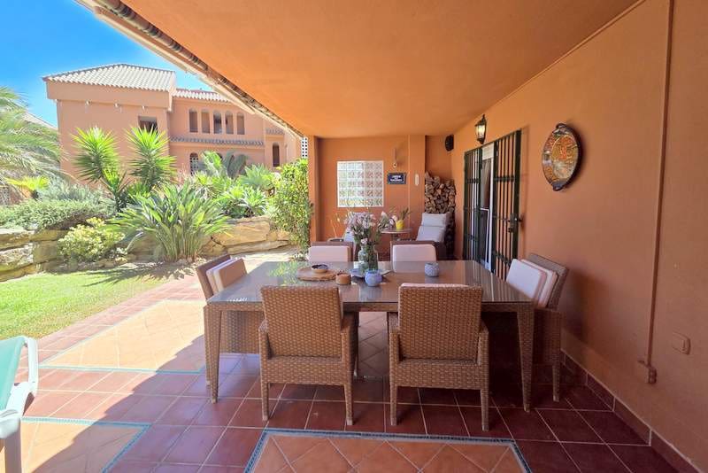 3 soveværelse Lejlighed til salg i La Duquesa / Puerto de la Duquesa med swimmingpool garage - € 369.000 (Ref: 9219035)