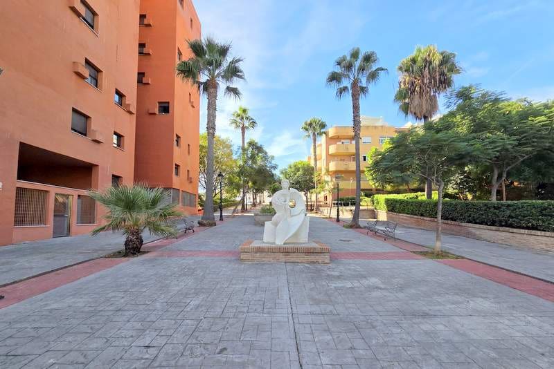 Studio for sale in Estepona - € 159,000 (Ref: 9357590)