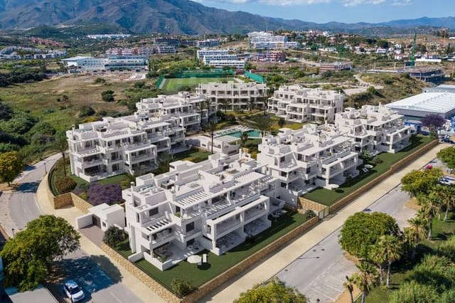 Apartamento de 2 habitaciones en Estepona Golf, Estepona en venta con piscina - 745.000 € (Ref: 9369249)