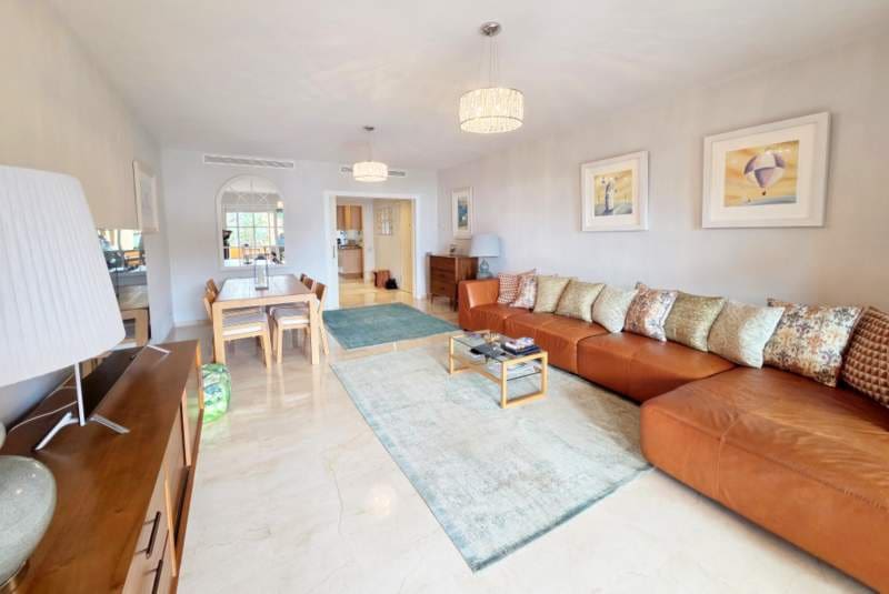 Apartamento Playa de 3 habitaciones en La Duquesa / Puerto de la Duquesa en venta con piscina - 595.000 € (Ref: 9399806)