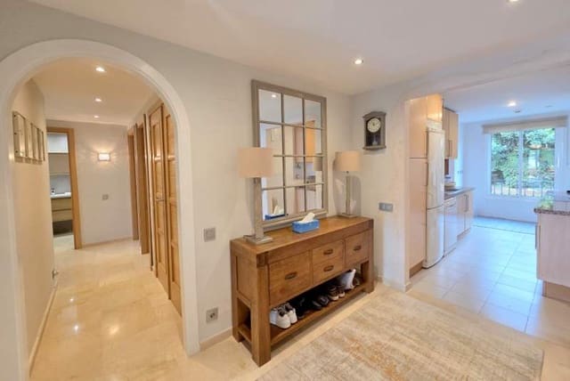 Apartamento Playa de 3 habitaciones en La Duquesa / Puerto de la Duquesa, Manilva en venta con piscina - 595.000 € (Ref: 9399806)