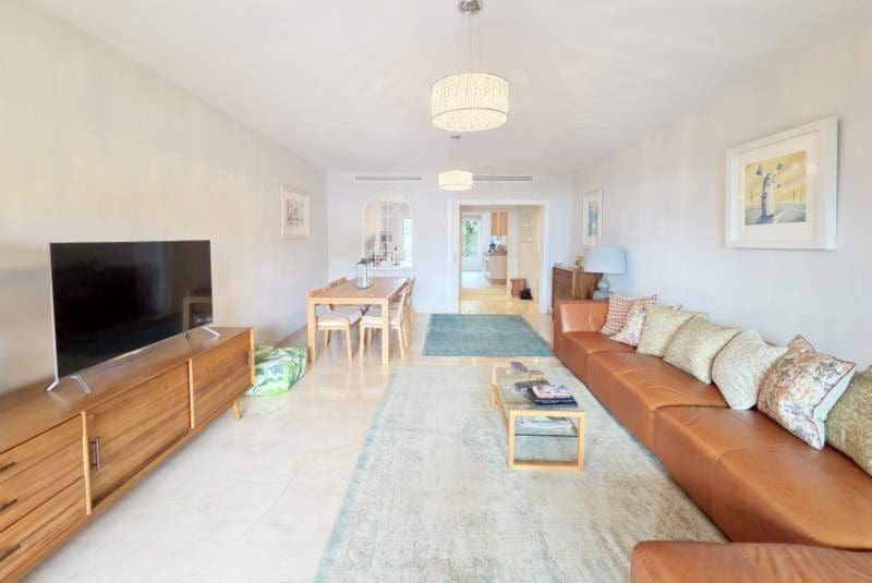 Apartamento Playa de 3 habitaciones en La Duquesa / Puerto de la Duquesa en venta con piscina - 595.000 € (Ref: 9399806)