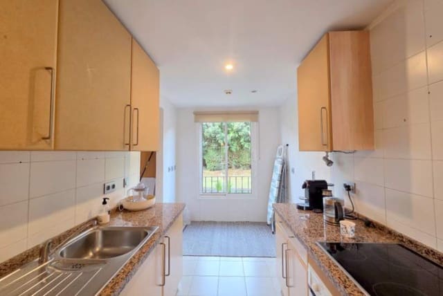 Apartamento Playa de 3 habitaciones en La Duquesa / Puerto de la Duquesa, Manilva en venta con piscina - 595.000 € (Ref: 9399806)