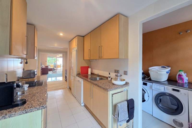 Apartamento Playa de 3 habitaciones en La Duquesa / Puerto de la Duquesa en venta con piscina - 595.000 € (Ref: 9399806)