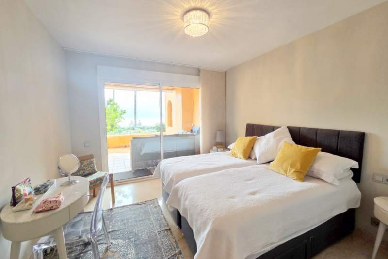 Apartamento Playa de 3 habitaciones en La Duquesa / Puerto de la Duquesa en venta con piscina - 595.000 € (Ref: 9399806)