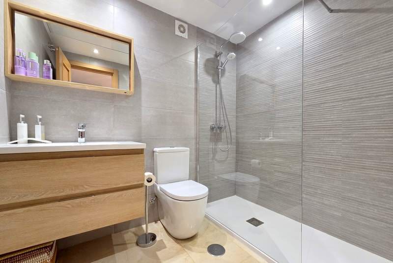 Apartamento Playa de 3 habitaciones en La Duquesa / Puerto de la Duquesa en venta con piscina - 595.000 € (Ref: 9399806)