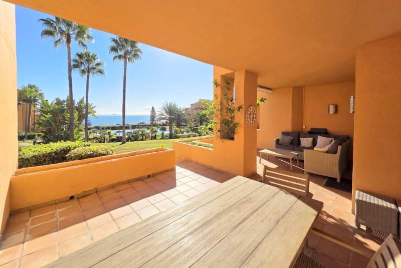 Apartamento Playa de 3 habitaciones en La Duquesa / Puerto de la Duquesa en venta con piscina - 595.000 € (Ref: 9399806)