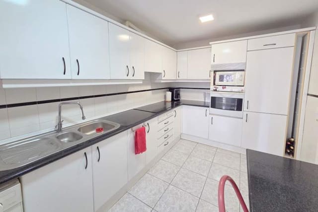 2 bedroom Apartment for sale in La Duquesa / Puerto de la Duquesa, Manilva with pool - € 295,000 (Ref: 9495490)