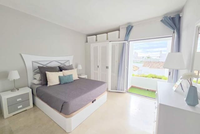 2 bedroom Apartment for sale in La Duquesa / Puerto de la Duquesa, Manilva with pool - € 295,000 (Ref: 9495490)