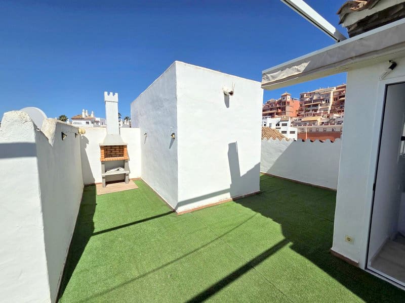 2 soverom Leilighet til salgs i La Duquesa / Puerto de la Duquesa med svømmebasseng garasje - € 285 000 (Ref: 9495490)