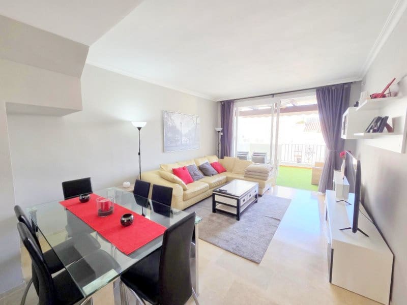 2 soverom Leilighet til salgs i La Duquesa / Puerto de la Duquesa med svømmebasseng garasje - € 285 000 (Ref: 9495490)