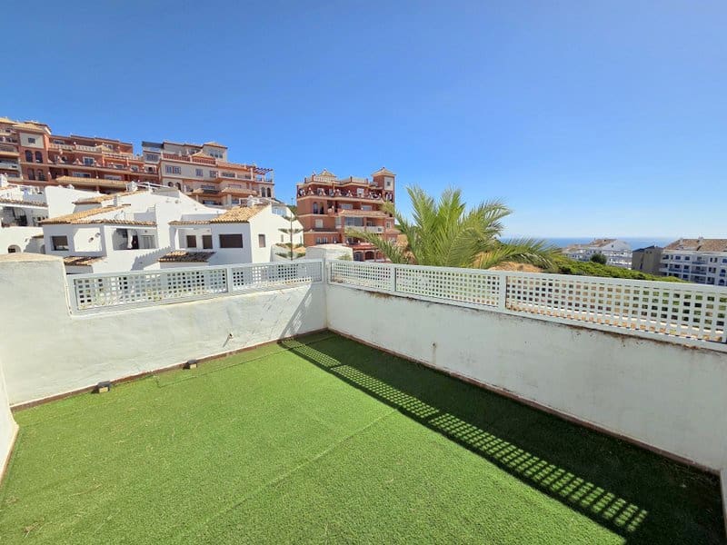 2 soverom Leilighet til salgs i La Duquesa / Puerto de la Duquesa med svømmebasseng garasje - € 285 000 (Ref: 9495490)