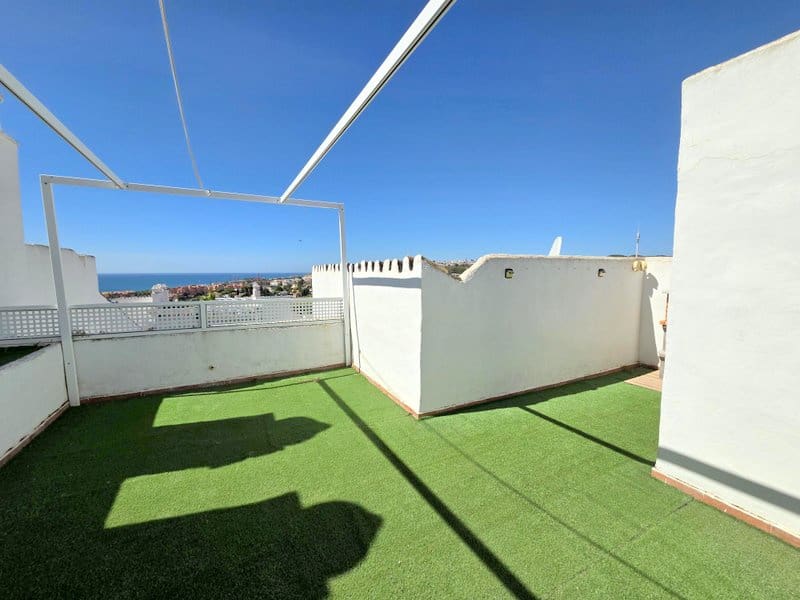 2 soverom Leilighet til salgs i La Duquesa / Puerto de la Duquesa med svømmebasseng garasje - € 285 000 (Ref: 9495490)