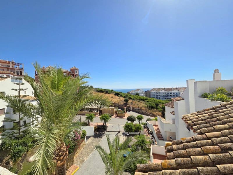 2 soverom Leilighet til salgs i La Duquesa / Puerto de la Duquesa med svømmebasseng garasje - € 285 000 (Ref: 9495490)