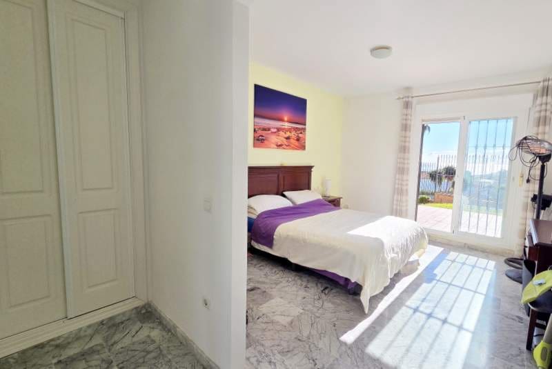 2 bedroom Apartment for sale in Manilva with pool garage - € 280,000 (Ref: 9495494)