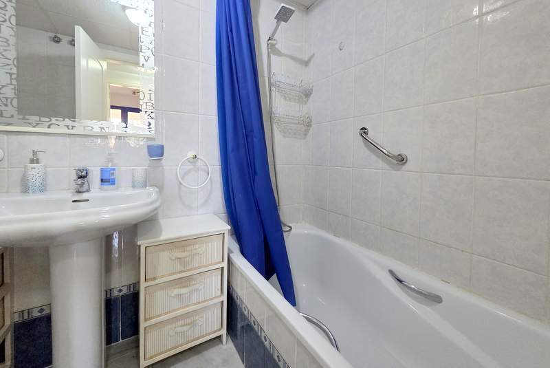 2 bedroom Apartment for sale in La Duquesa / Puerto de la Duquesa with pool garage - € 275,000 (Ref: 9506408)