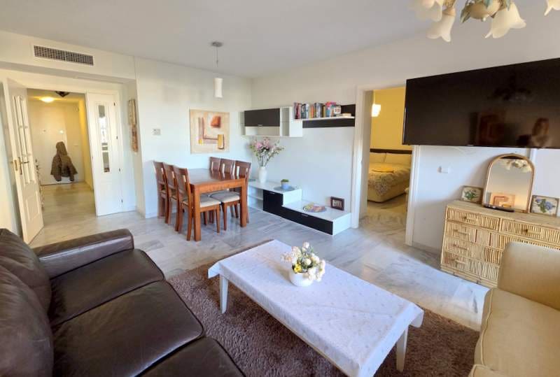 2 bedroom Apartment for sale in La Duquesa / Puerto de la Duquesa with pool garage - € 275,000 (Ref: 9506408)