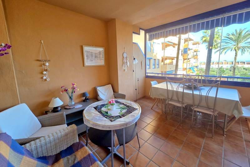 2 bedroom Apartment for sale in La Duquesa / Puerto de la Duquesa with pool garage - € 275,000 (Ref: 9506408)