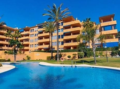 2 bedroom Apartment for sale in La Duquesa / Puerto de la Duquesa with pool garage - € 275,000 (Ref: 9506408)