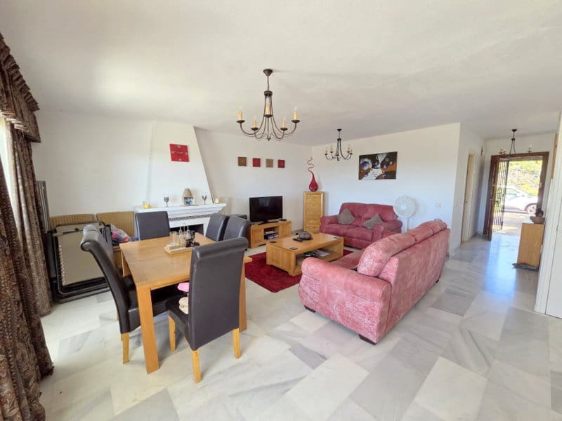 3 sovrum Hus till salu i La Duquesa / Puerto de la Duquesa med pool - 395 000 € (Ref: 9687460)