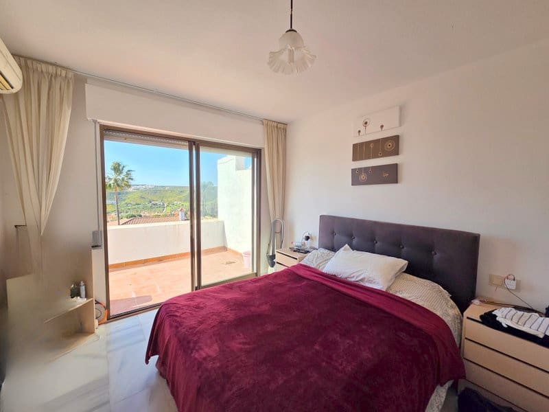 3 sovrum Hus till salu i La Duquesa / Puerto de la Duquesa med pool - 395 000 € (Ref: 9687460)