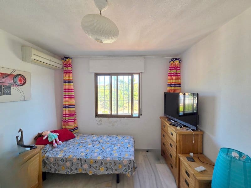 3 sovrum Hus till salu i La Duquesa / Puerto de la Duquesa med pool - 395 000 € (Ref: 9687460)