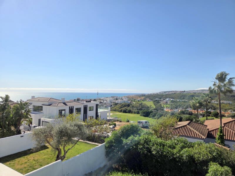 3 sovrum Hus till salu i La Duquesa / Puerto de la Duquesa med pool - 395 000 € (Ref: 9687460)