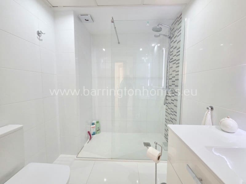 2 bedroom Apartment for sale in Manilva with pool - € 279,000 (Ref: 9730494)