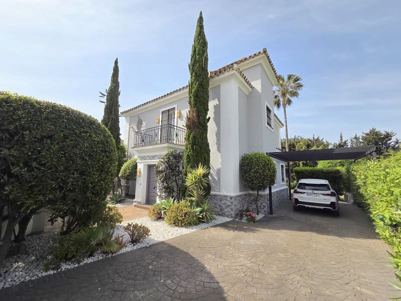 4 slaapkamer Villa te koop in Manilva met zwembad garage - € 895.000 (Ref: 9797417)