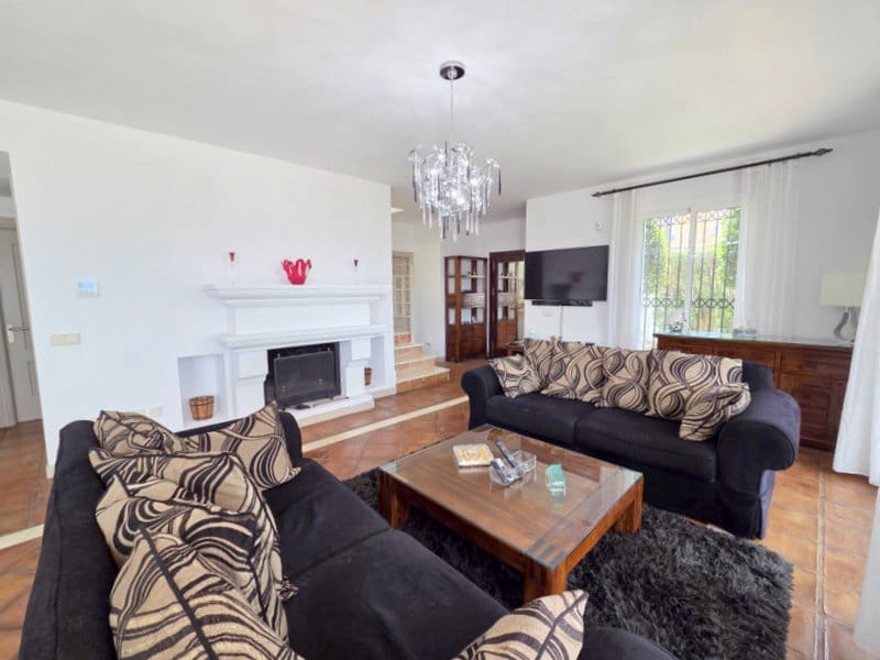 4 slaapkamer Villa te koop in Manilva met zwembad garage - € 895.000 (Ref: 9797417)