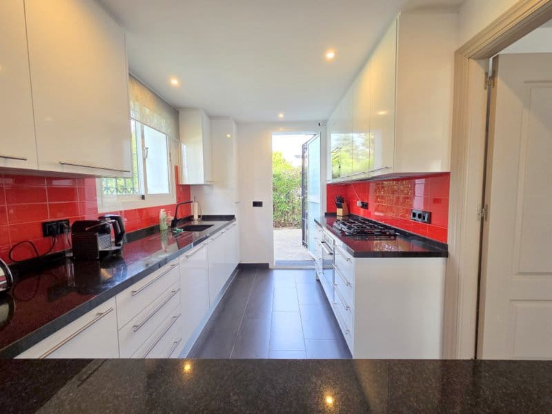 4 slaapkamer Villa te koop in Manilva met zwembad garage - € 895.000 (Ref: 9797417)