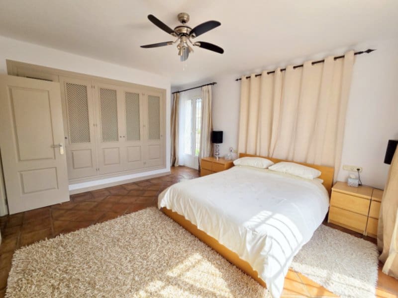 4 slaapkamer Villa te koop in Manilva met zwembad garage - € 895.000 (Ref: 9797417)