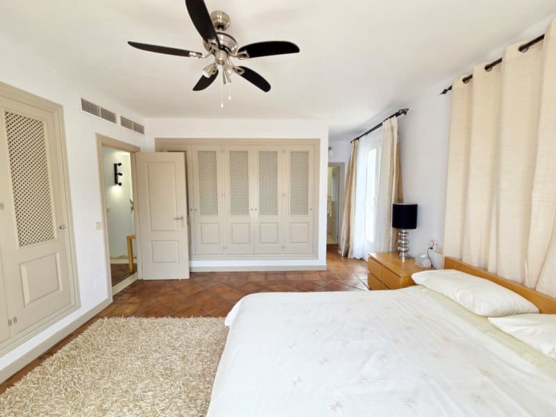 4 slaapkamer Villa te koop in Manilva met zwembad garage - € 895.000 (Ref: 9797417)