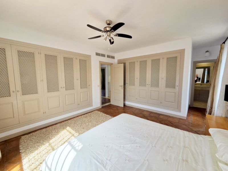 4 slaapkamer Villa te koop in Manilva met zwembad garage - € 895.000 (Ref: 9797417)