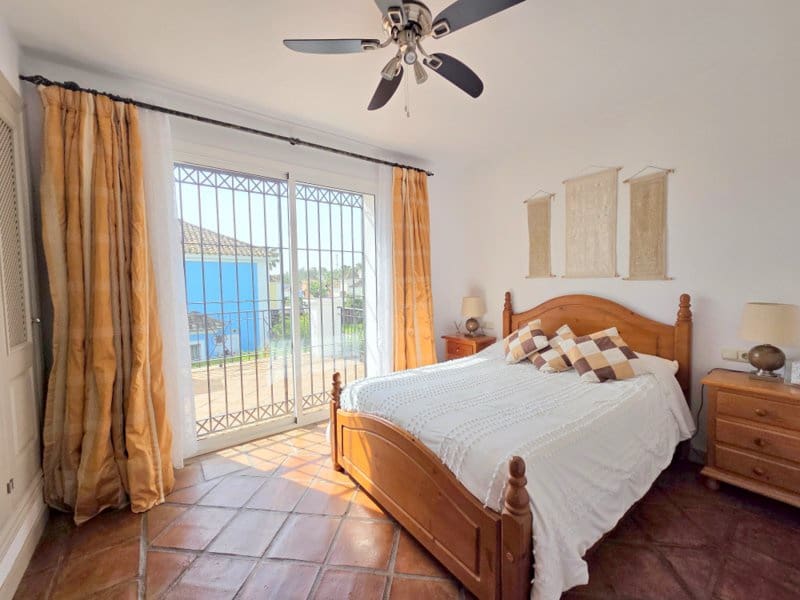 4 slaapkamer Villa te koop in Manilva met zwembad garage - € 895.000 (Ref: 9797417)