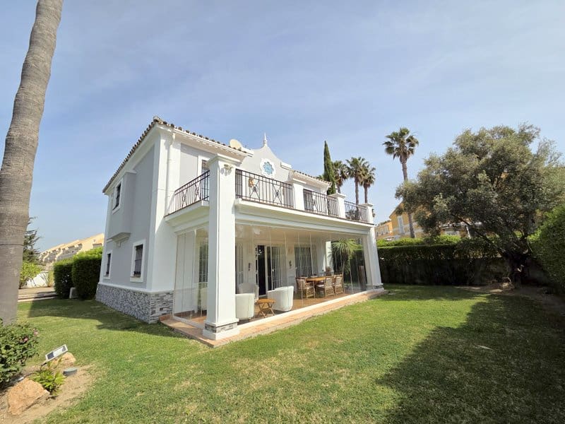 4 slaapkamer Villa te koop in Manilva met zwembad garage - € 895.000 (Ref: 9797417)