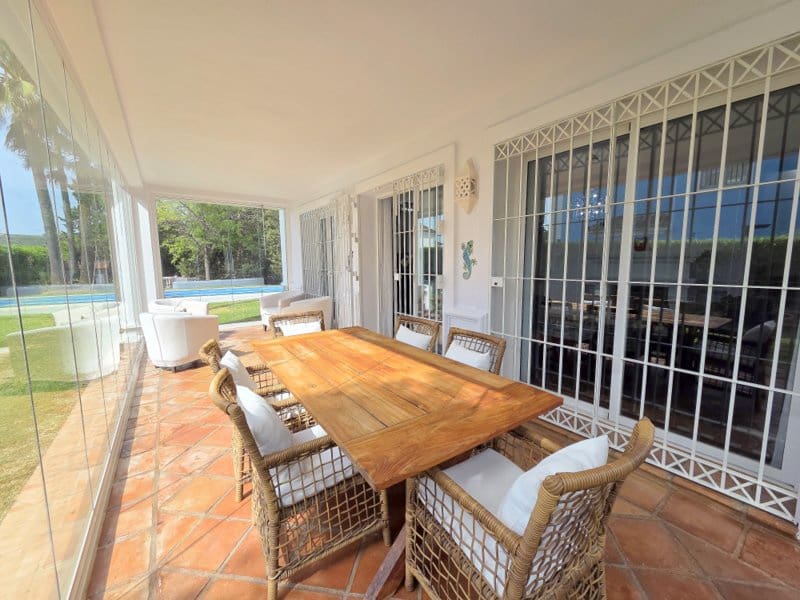 4 slaapkamer Villa te koop in Manilva met zwembad garage - € 895.000 (Ref: 9797417)