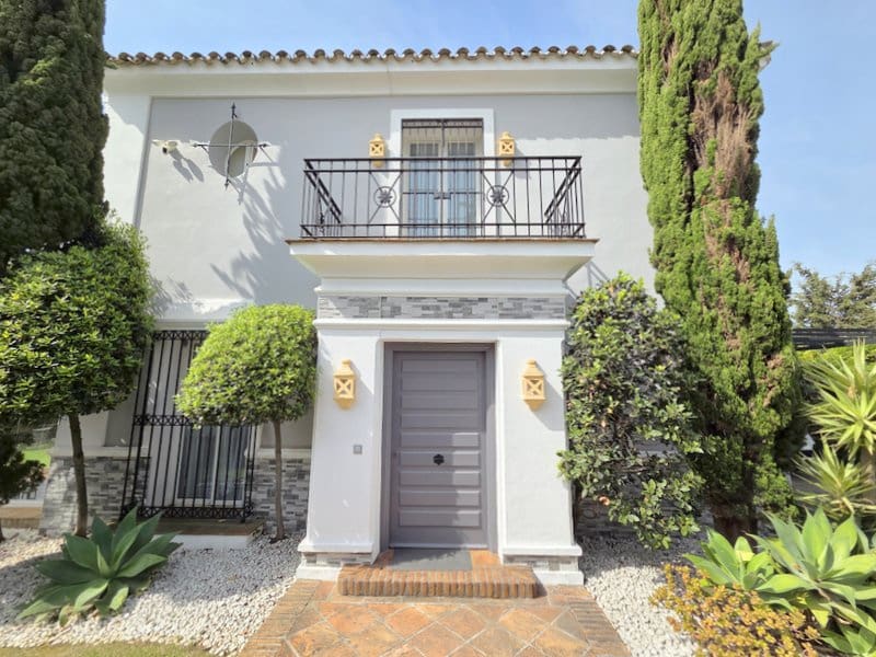 4 slaapkamer Villa te koop in Manilva met zwembad garage - € 895.000 (Ref: 9797417)