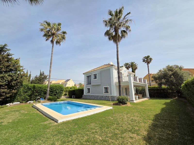 4 slaapkamer Villa te koop in Manilva met zwembad garage - € 895.000 (Ref: 9797417)