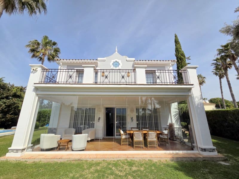 4 slaapkamer Villa te koop in Manilva met zwembad garage - € 895.000 (Ref: 9797417)