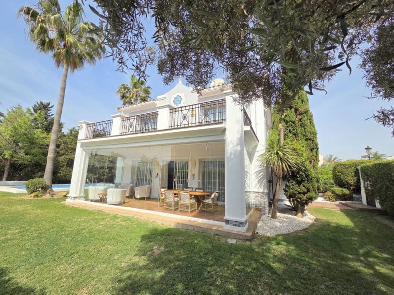 4 slaapkamer Villa te koop in Manilva met zwembad garage - € 895.000 (Ref: 9797417)