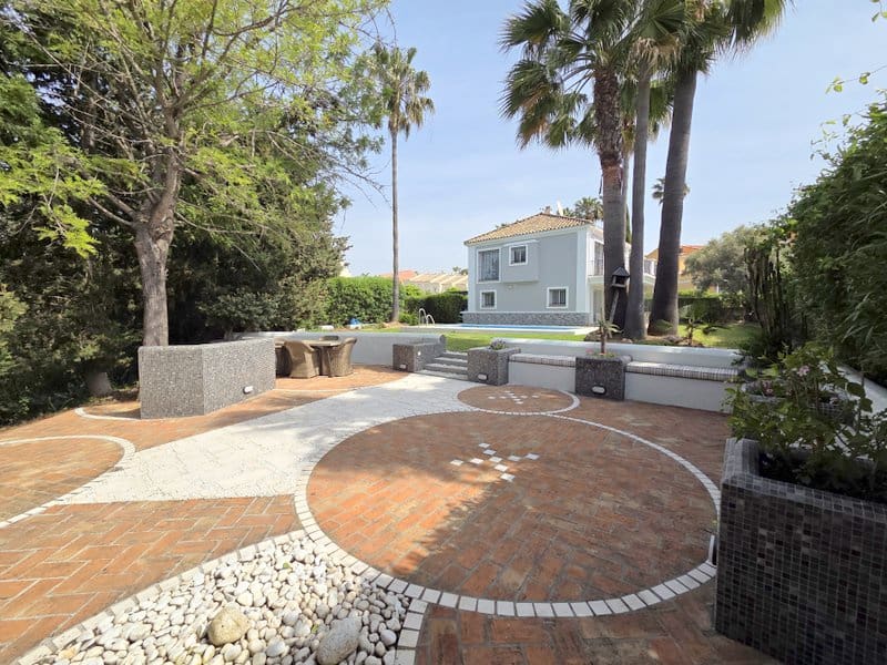 4 slaapkamer Villa te koop in Manilva met zwembad garage - € 895.000 (Ref: 9797417)