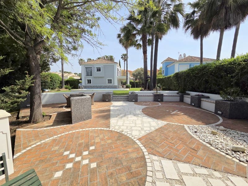 4 slaapkamer Villa te koop in Manilva met zwembad garage - € 895.000 (Ref: 9797417)