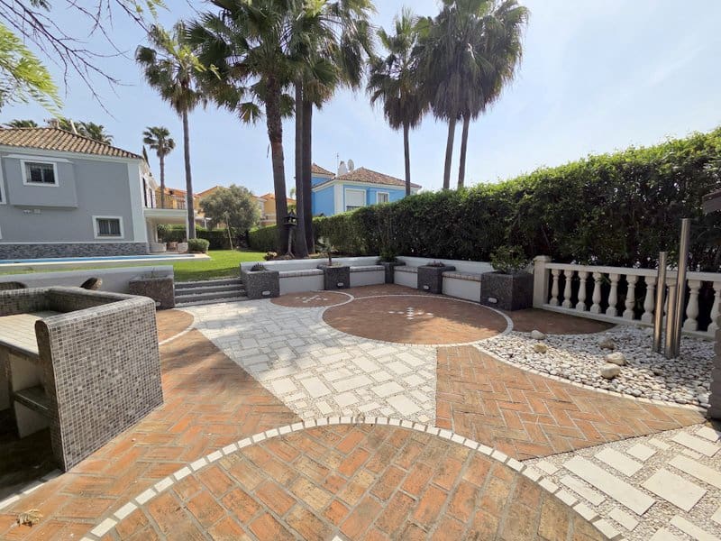 4 slaapkamer Villa te koop in Manilva met zwembad garage - € 895.000 (Ref: 9797417)