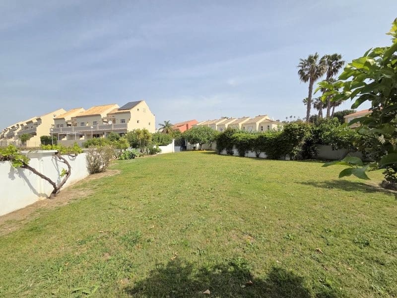 Terreno para Construção para venda em La Duquesa / Puerto de la Duquesa - 215 000 € (Ref: 9797418)