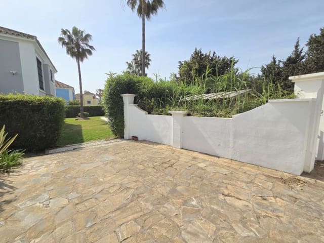 Bauplatz zu verkaufen in La Duquesa / Puerto de la Duquesa, Manilva - 215.000 € (Ref: 9797418)