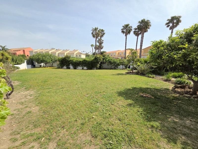 Terreno para Construção para venda em La Duquesa / Puerto de la Duquesa - 215 000 € (Ref: 9797418)