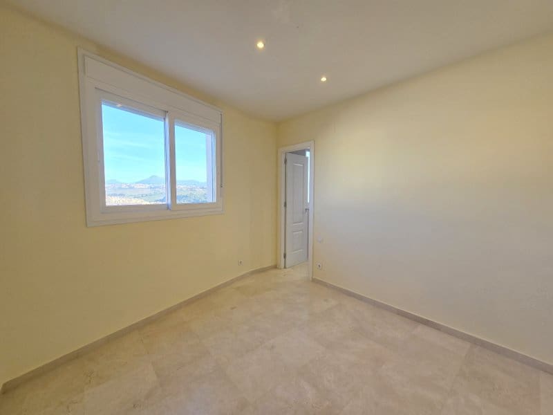 3 soverom Leilighet til salgs i La Duquesa / Puerto de la Duquesa med svømmebasseng garasje - € 339 000 (Ref: 9819252)